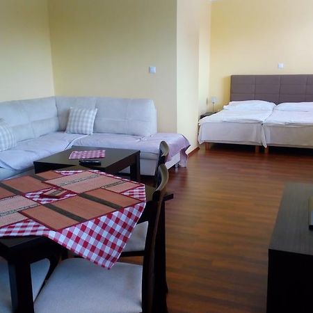 Guest House Mladost プレショフ エクステリア 写真