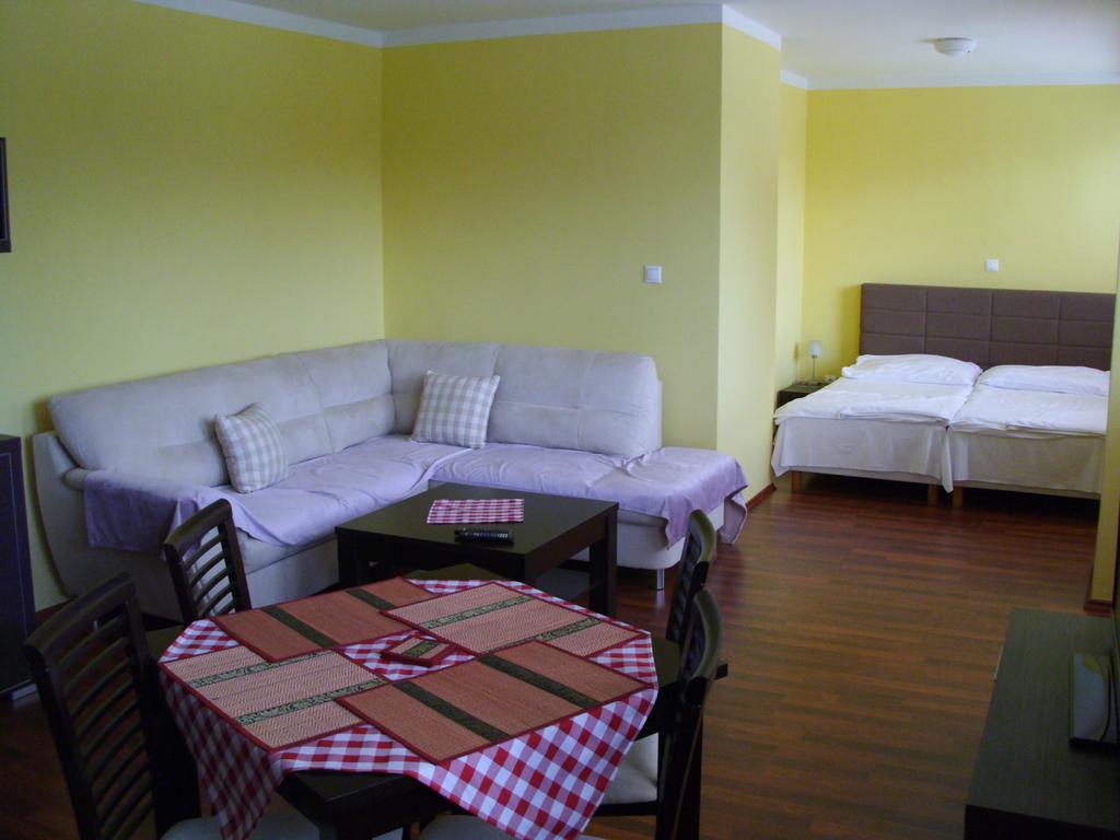 Guest House Mladost プレショフ エクステリア 写真